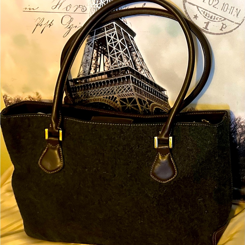 EUC Croft & Barrow dark grey purse with a soft felt feel. Two handle shoulder bg